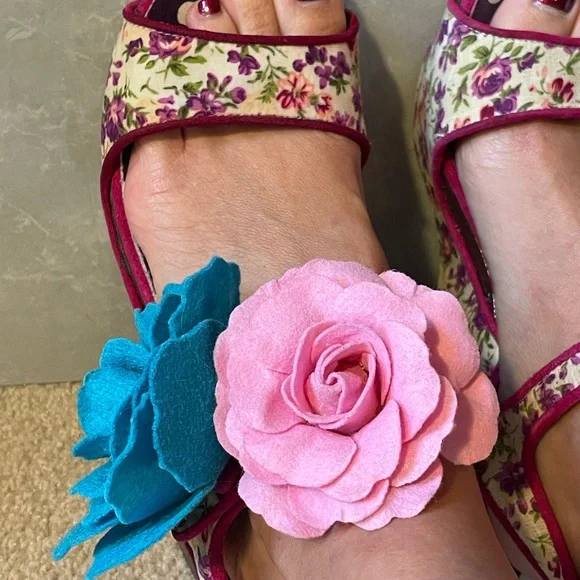 Irregular Choice Floral and Polka Dot Women's Wedge Sandal, size US 9 - Picture 5 of 15